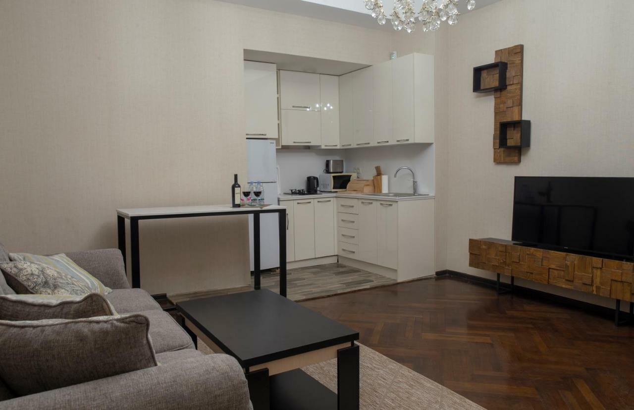 Golden Nugget Apartment Tbilisi Exterior photo